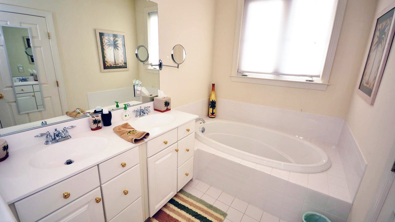 Photo of Bathroom in Sunset Island