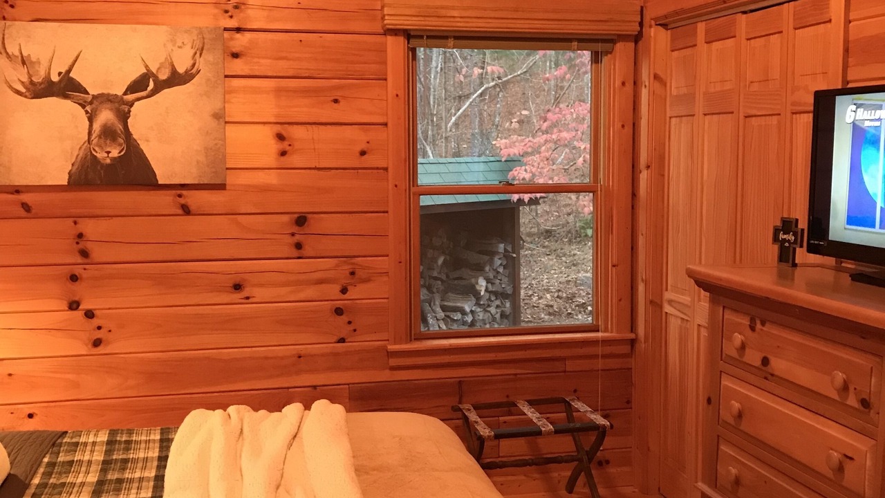 Photo of Bedroom in Cherry Log