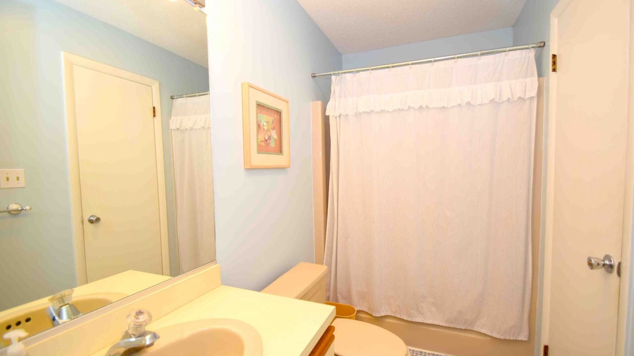 Photo of Bathroom in Heron Harbour Isle