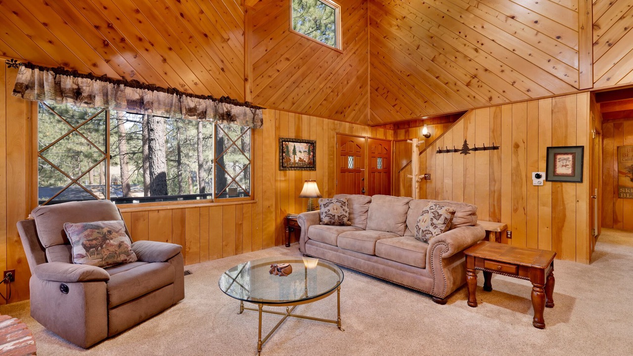 Photo of Livingroom in Summit Estates