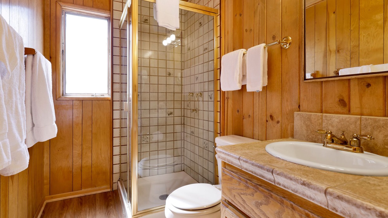 Photo of Bathroom in Summit Estates