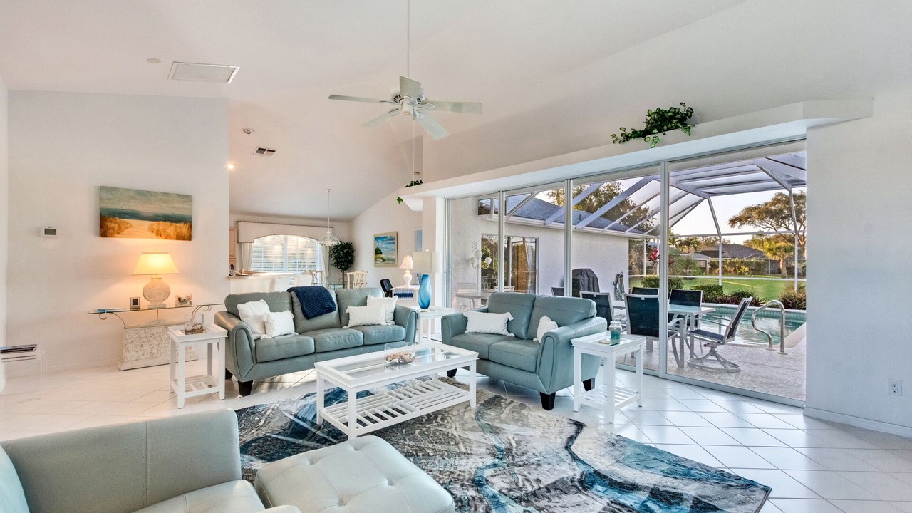 Photo of Livingroom in Central Naples