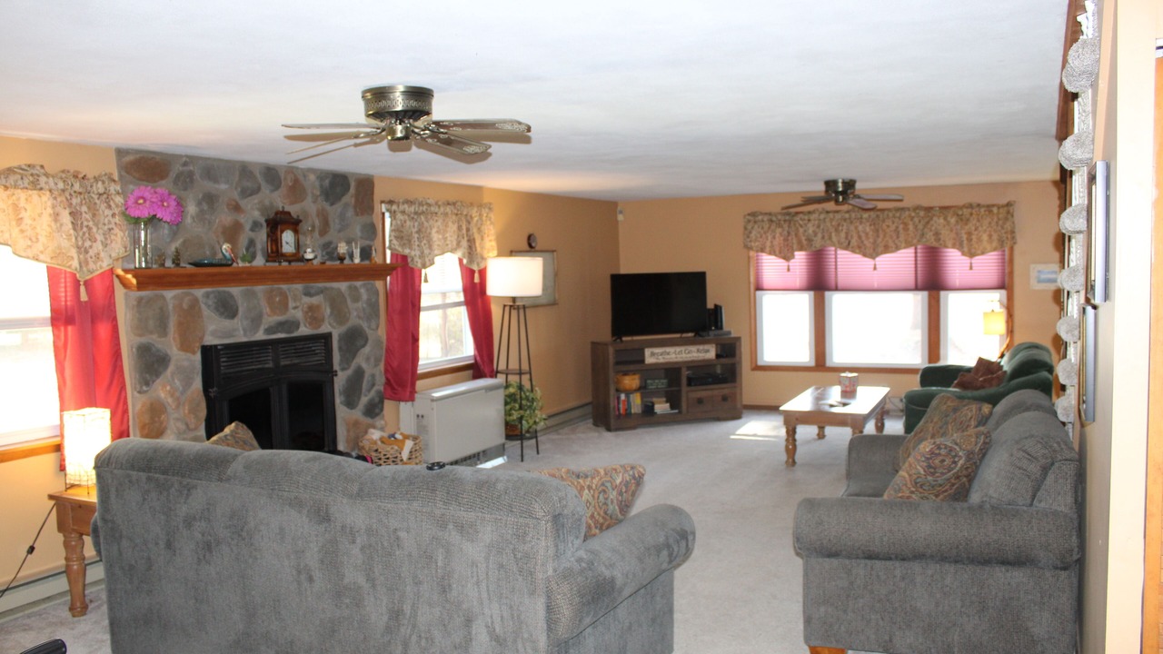 Photo of Livingroom in Town of Lysander