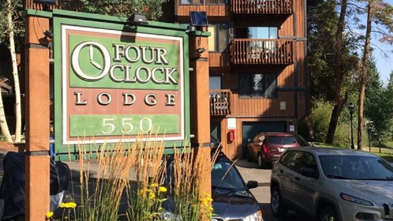 Photo of Outdoor in Four O'Clock
