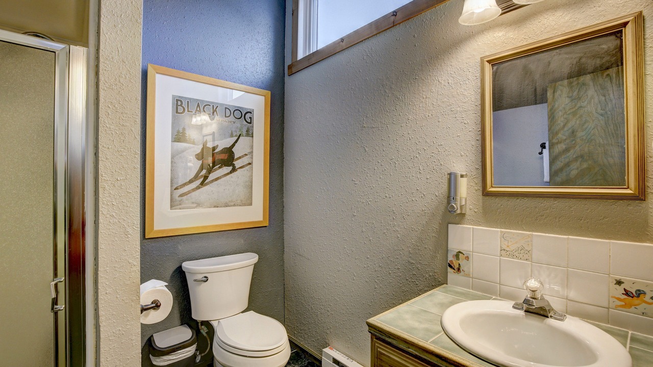 Photo of Bathroom in Four O'Clock