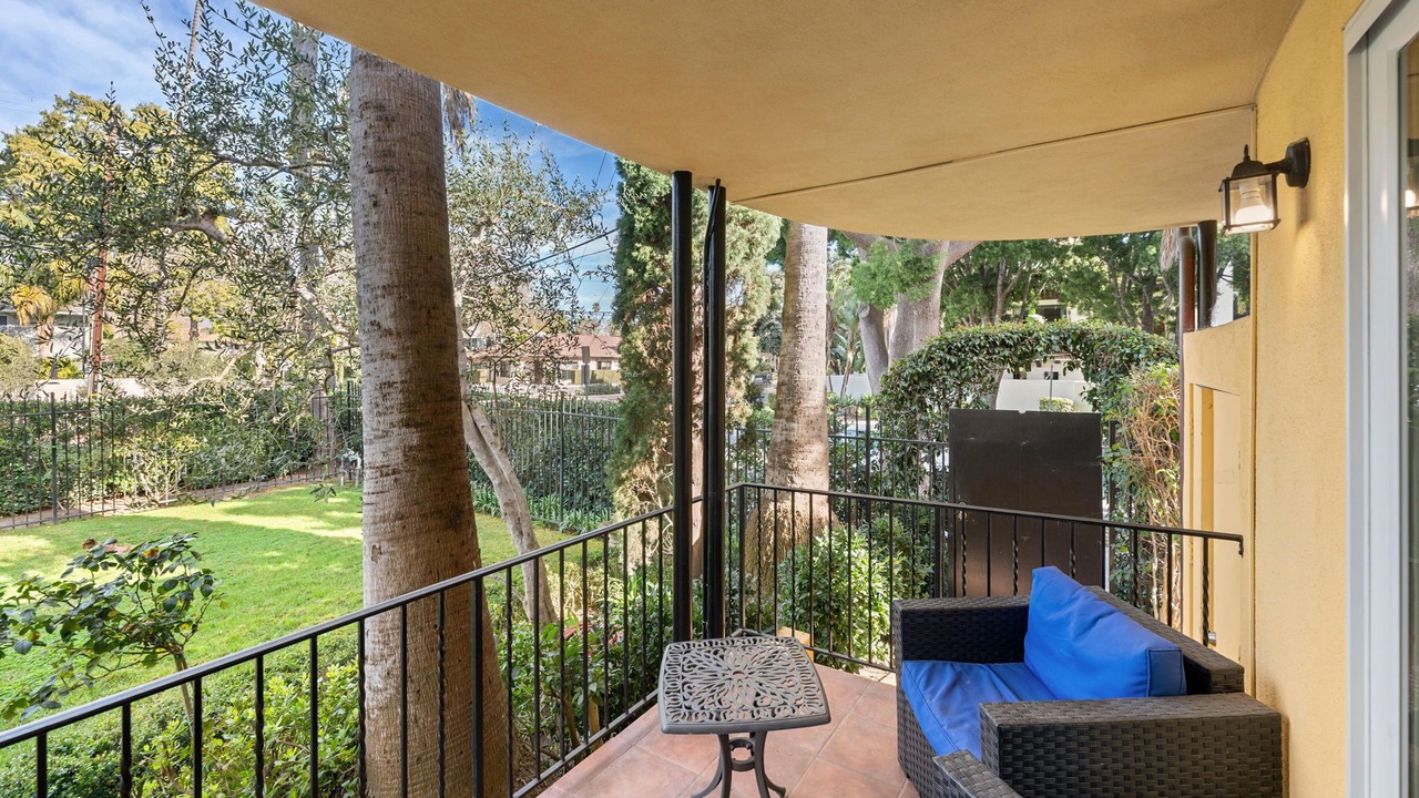Photo of Patio Balcony in West Beach