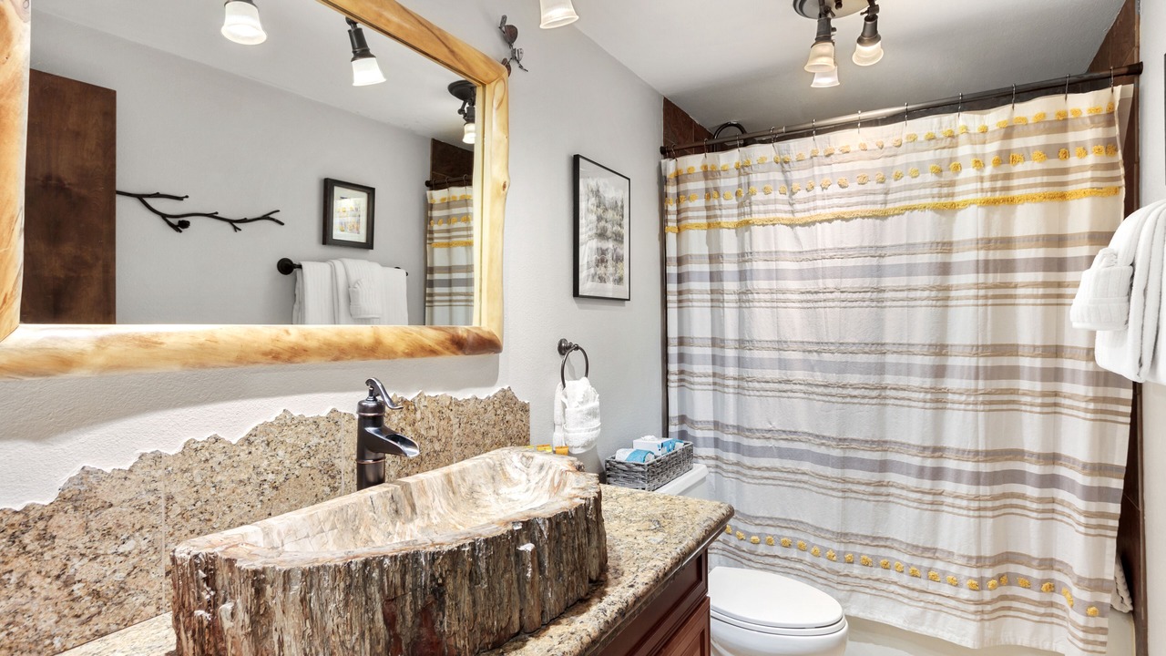 Photo of Bathroom in Peak 9