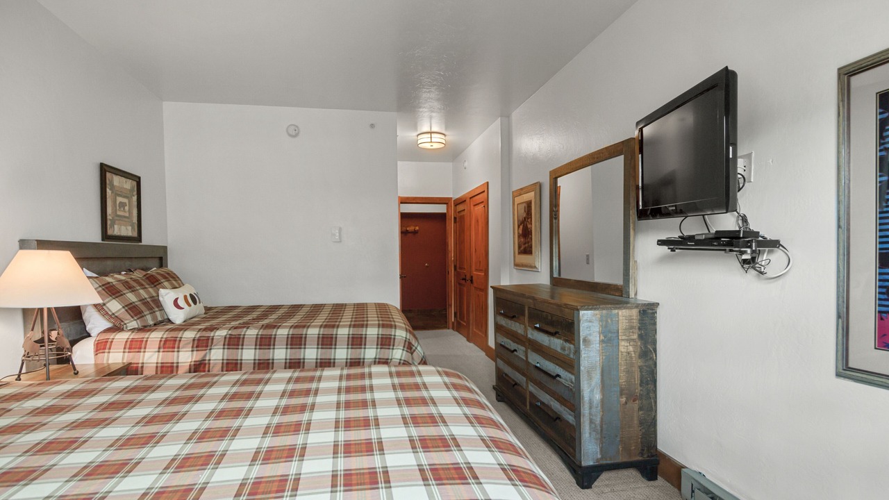 Photo of Bedroom in Peak 9