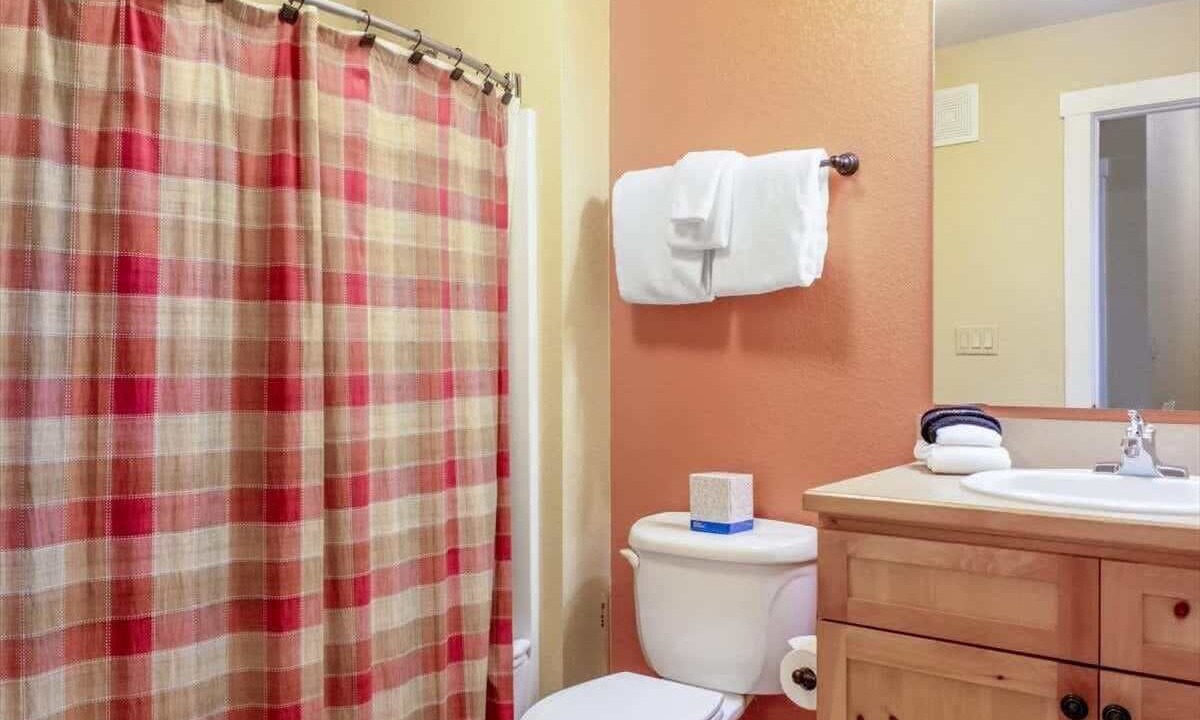 Photo of Bathroom in Lakeside Village