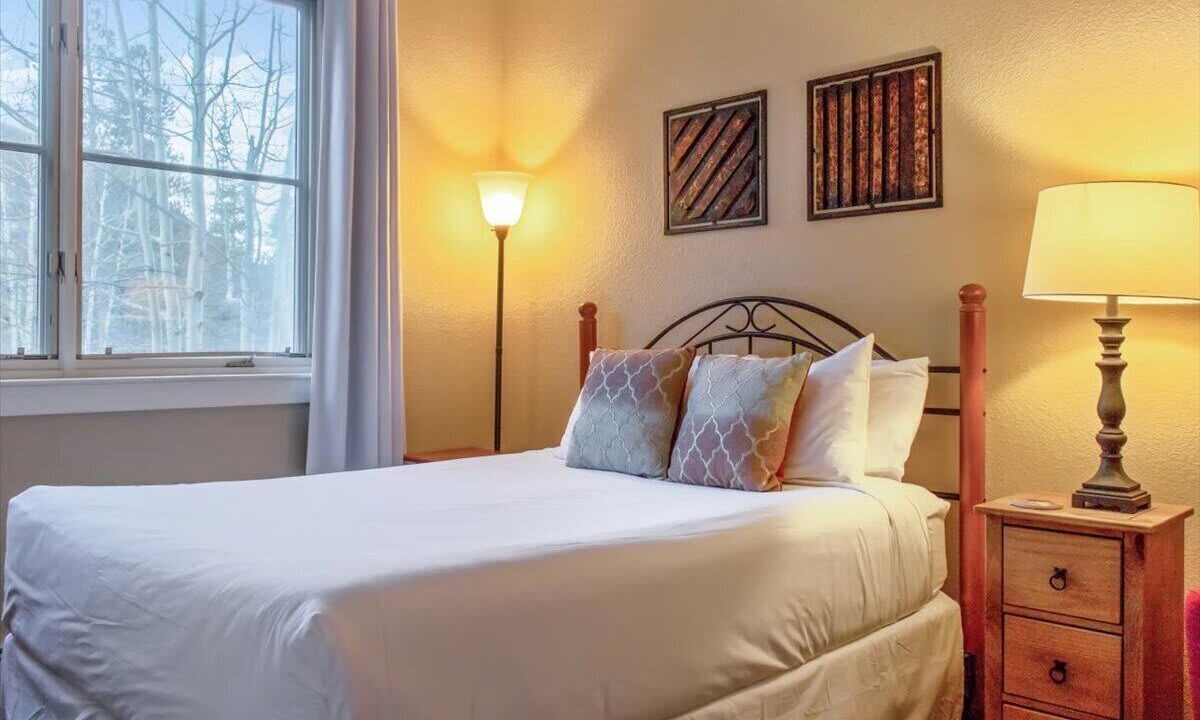 Photo of Bedroom in Lakeside Village