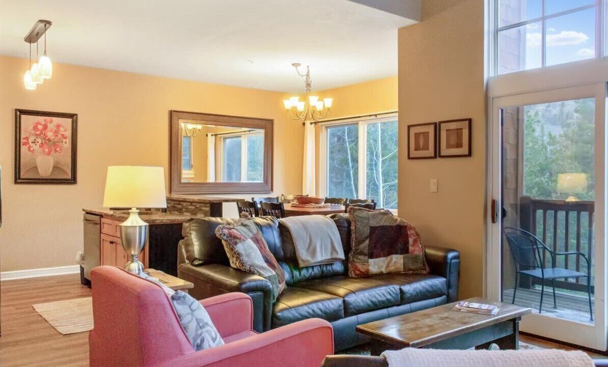 Photo of Livingroom in Lakeside Village