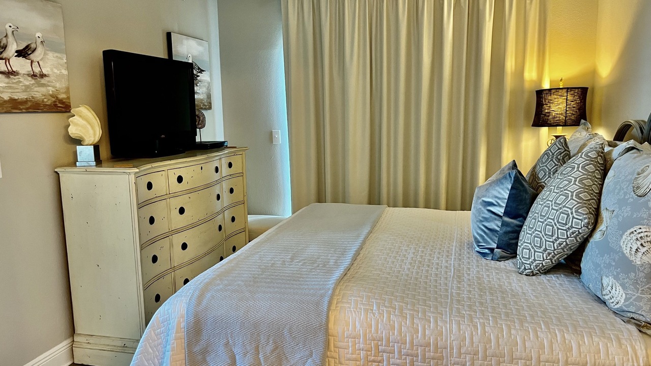 Photo of Bedroom in Gulf Shores