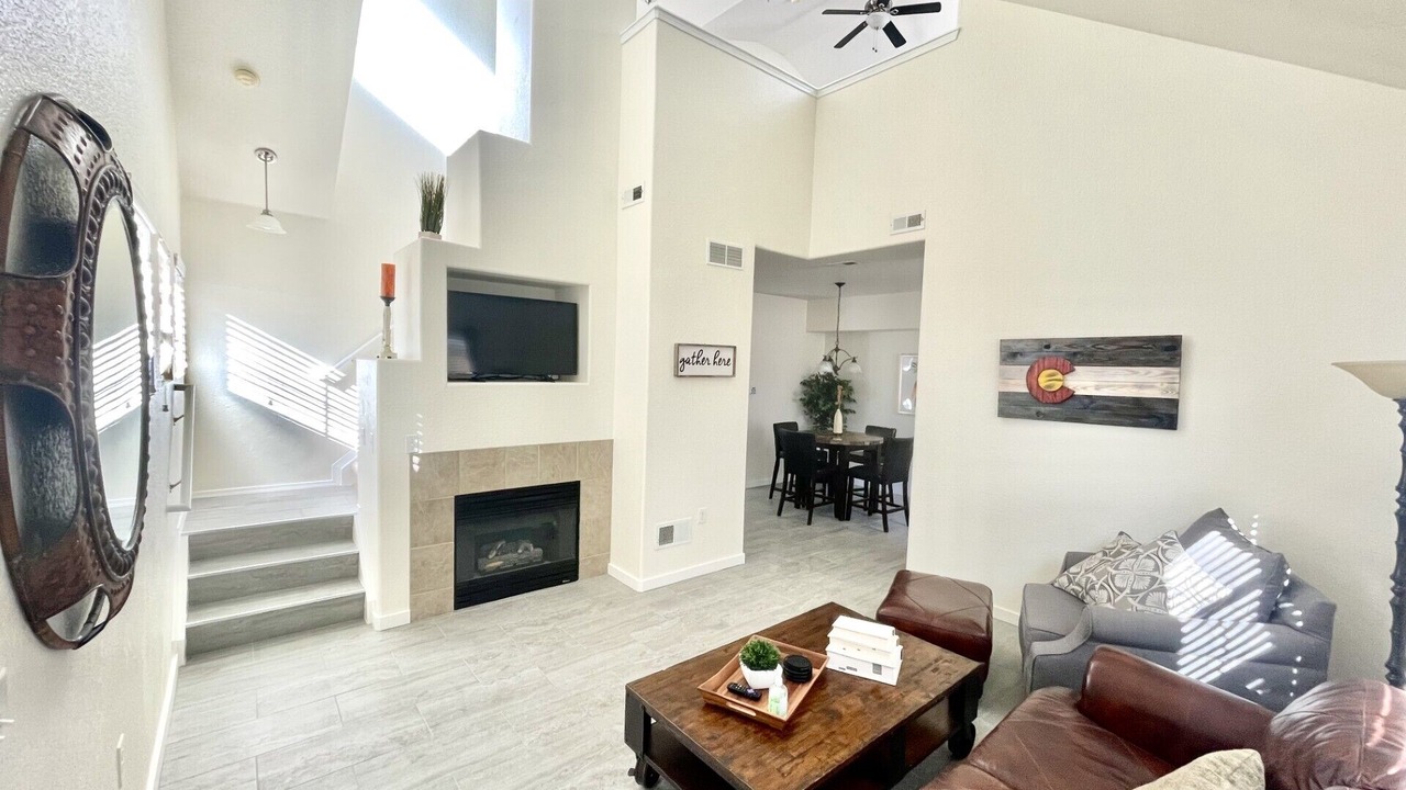 Photo of Livingroom in Aurora