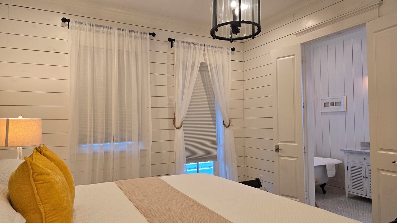 Photo of Bedroom in Beachtown