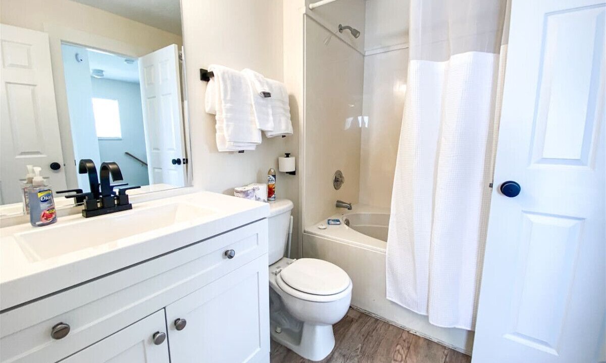 Photo of Bathroom in Harbor Village