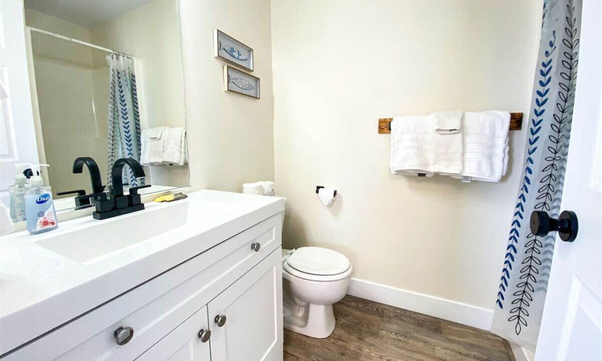 Photo of Bathroom in Harbor Village