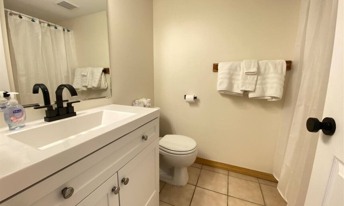 Photo of Bathroom in Harbor Village