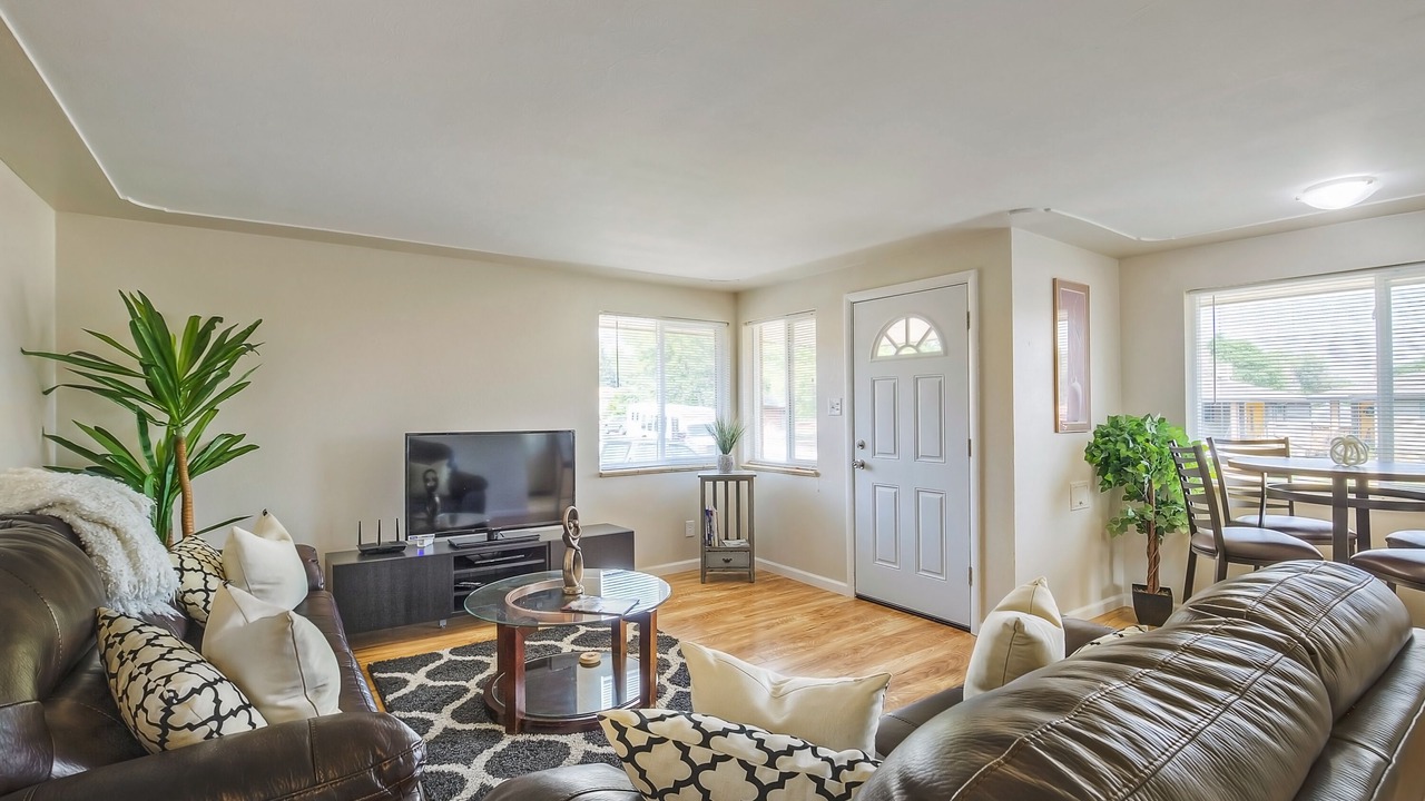 Photo of Livingroom in Edgewater