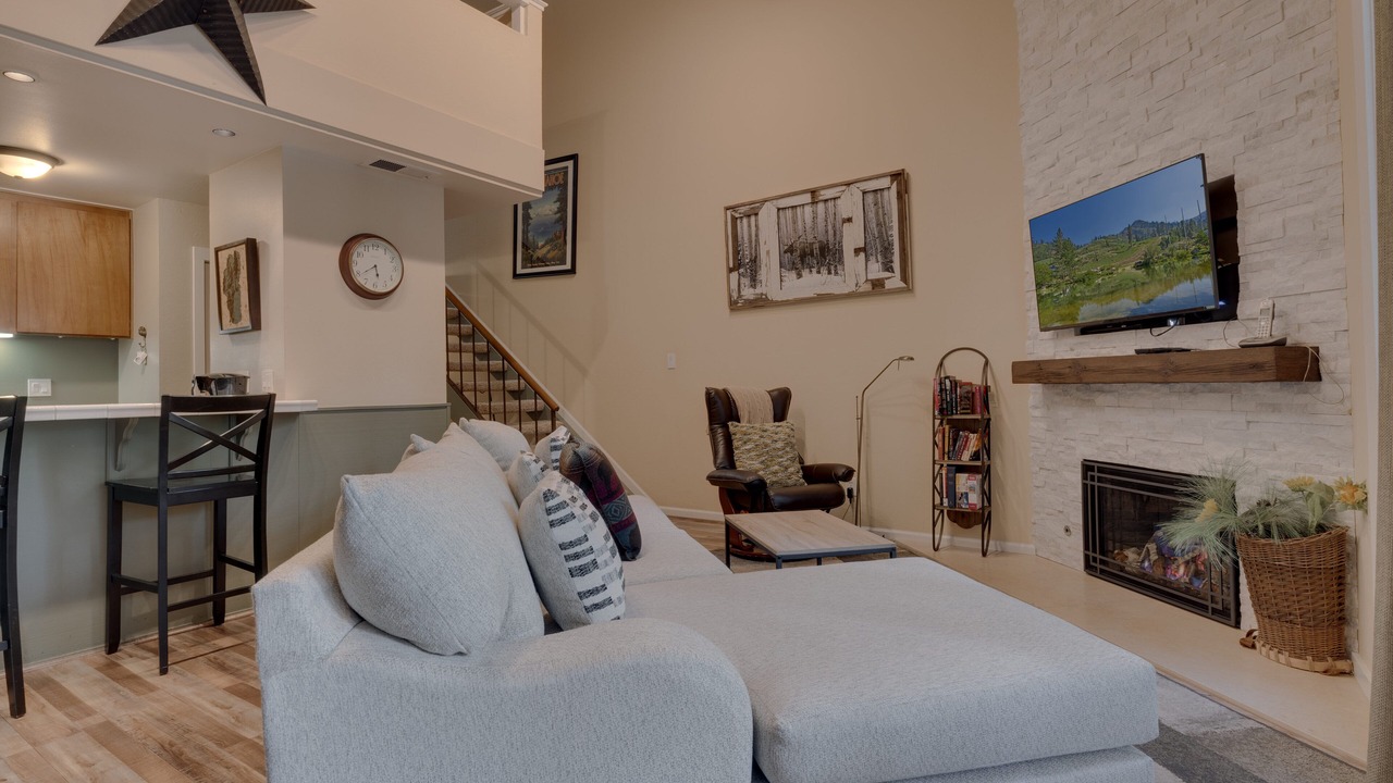 Photo of Livingroom in Carnelian Woods
