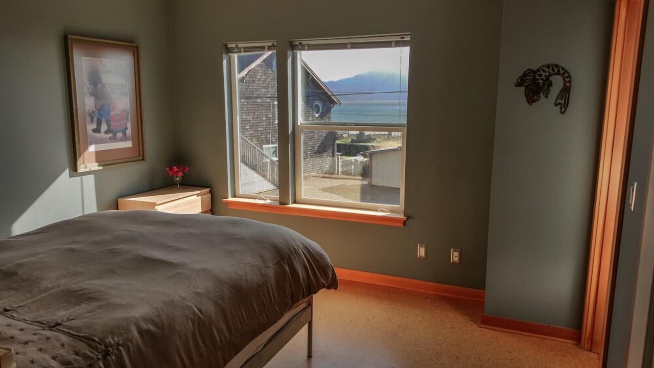 Photo of Bedroom in Netarts