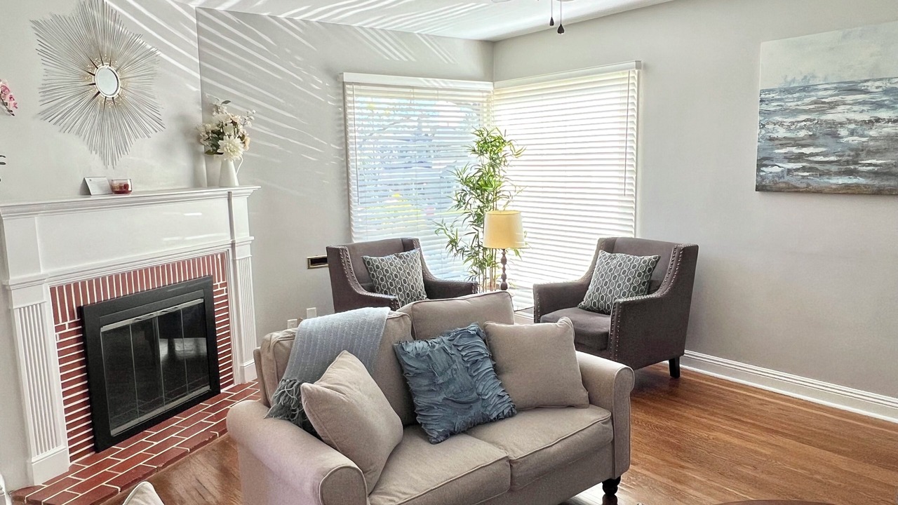 Photo of Livingroom in Burbank