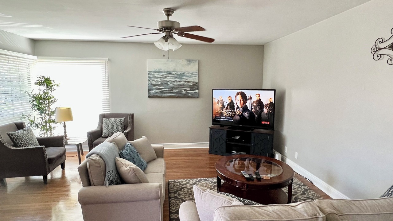 Photo of Livingroom in Burbank