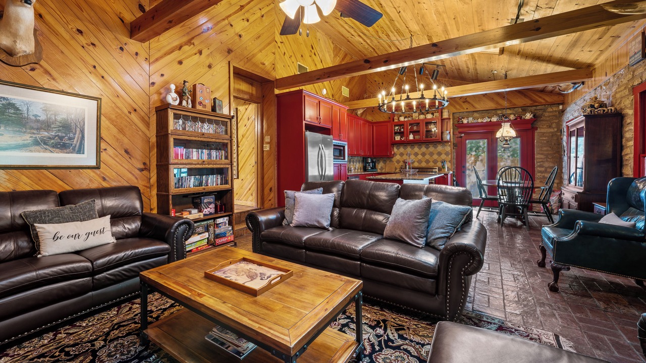 Photo of Livingroom in Canyon Lake