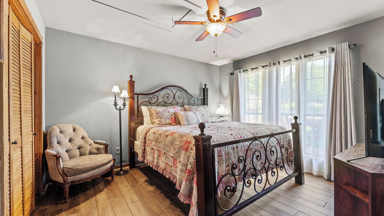 Photo of Bedroom in Canyon Lake