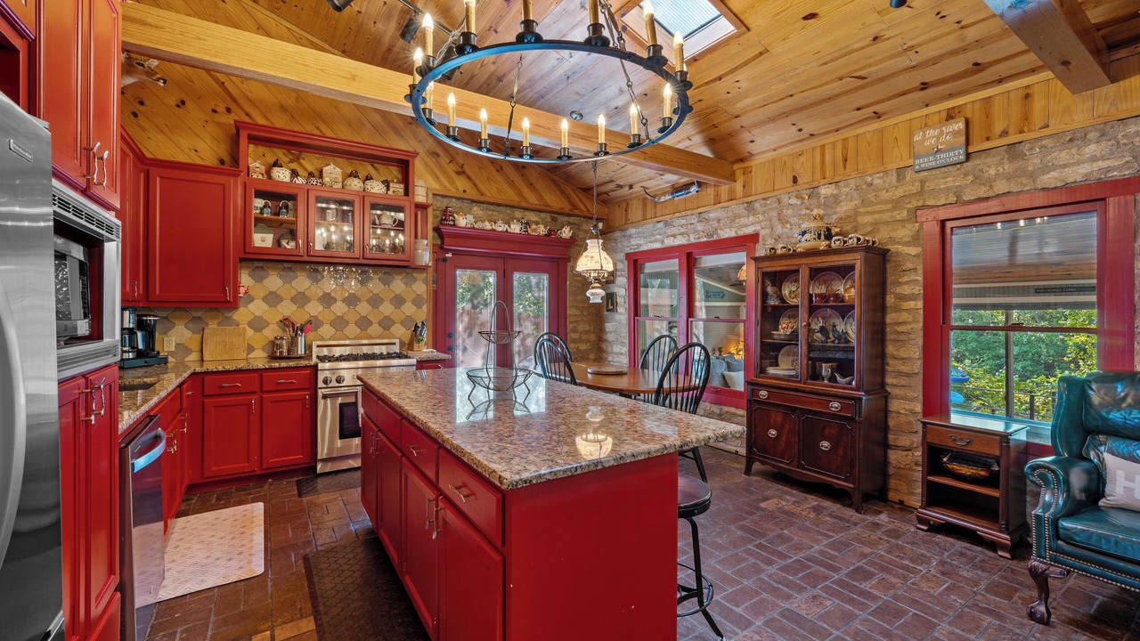 Photo of Kitchen in Canyon Lake