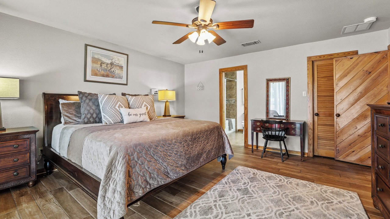Photo of Bedroom in Canyon Lake