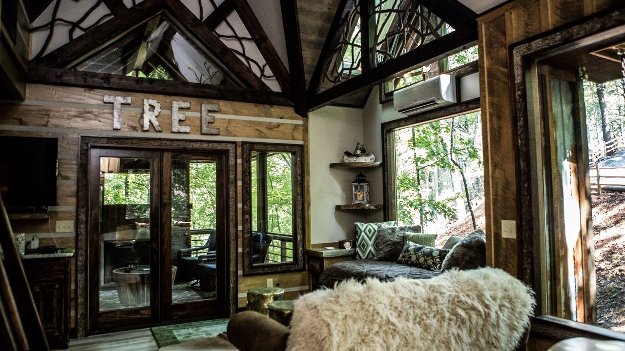 Photo of Livingroom in Cherry Log