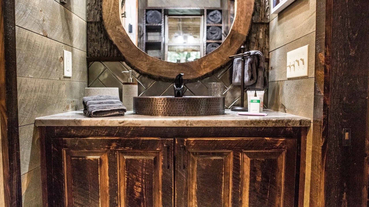 Photo of Bathroom in Cherry Log