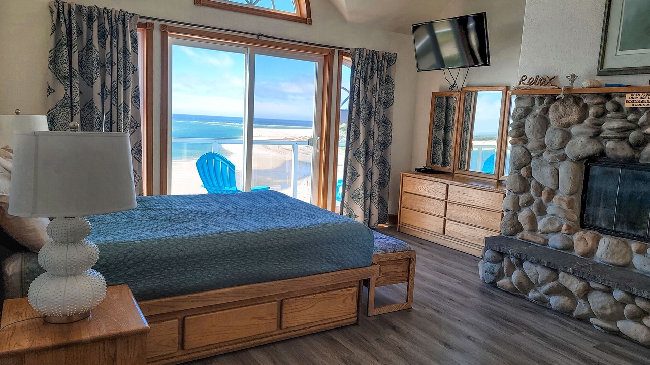 Photo of Bedroom in Netarts