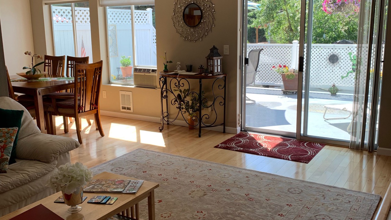 Photo of Livingroom in Broadview