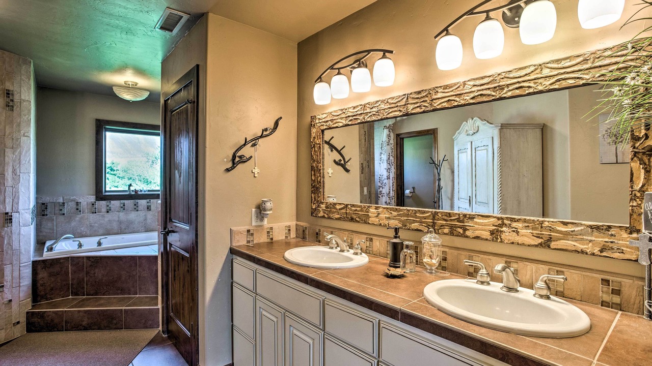 Photo of Bathroom in Parachute