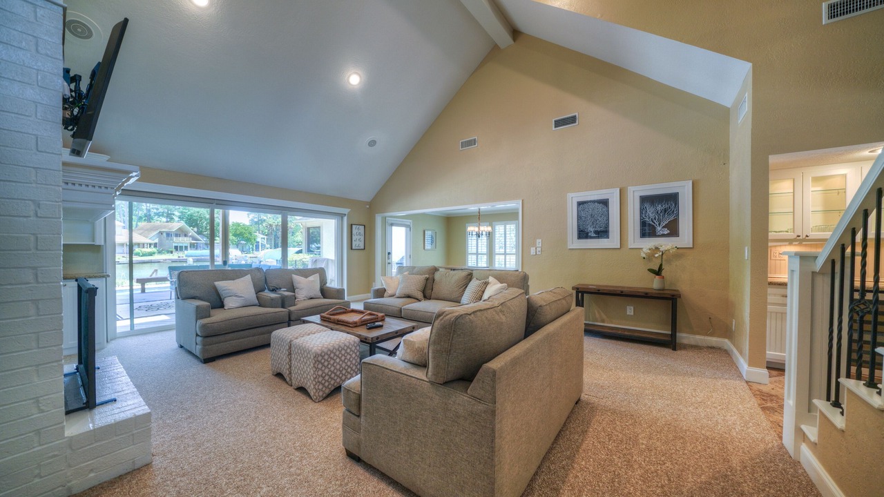Photo of Livingroom in Walden on Lake Conroe