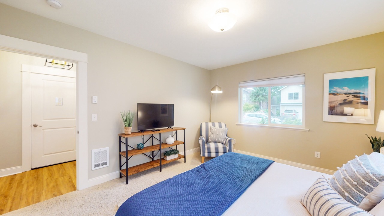 Photo of Bedroom in Rockaway Beach