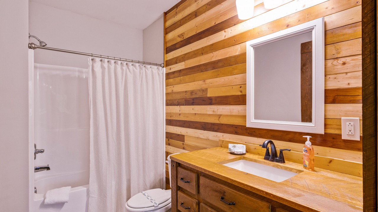Photo of Bathroom in McCaysville