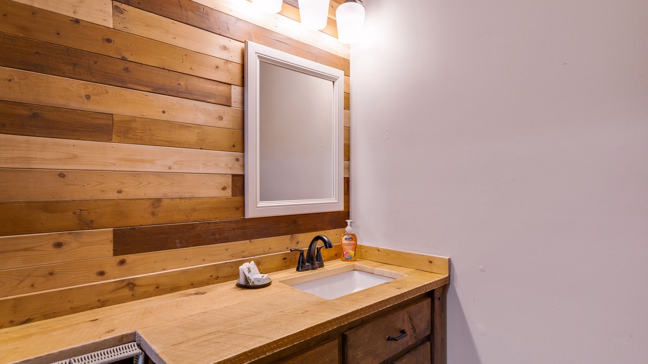 Photo of Bathroom in McCaysville