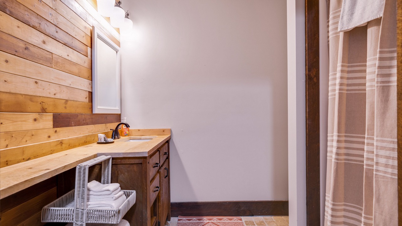 Photo of Bathroom in McCaysville