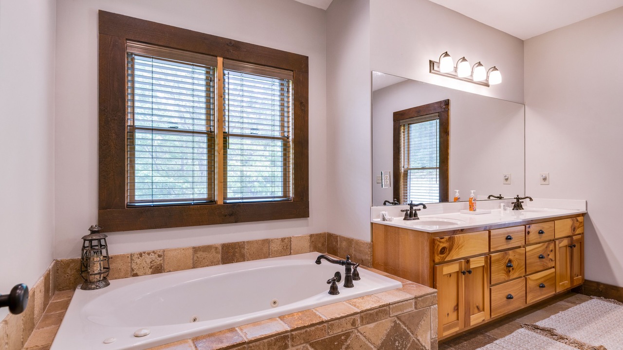 Photo of Bathroom in McCaysville