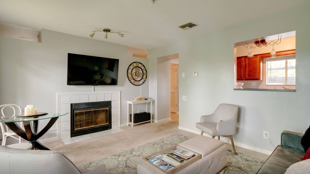 Photo of Livingroom in North Capitol