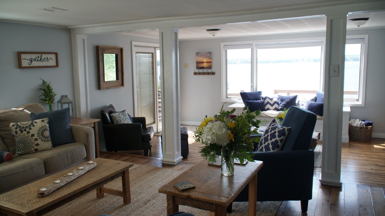 Photo of Livingroom in Oaks Corners