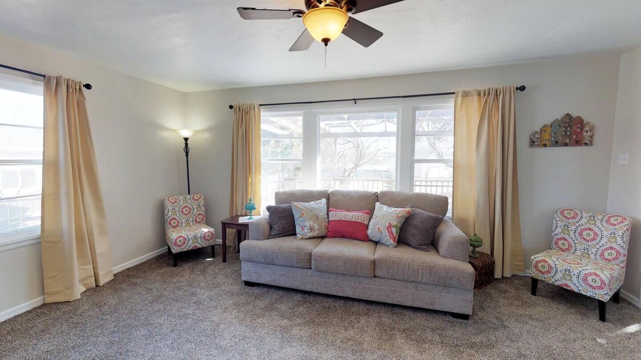 Photo of Livingroom in Monticello