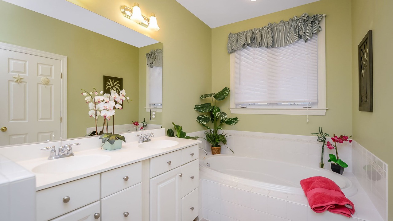 Photo of Bathroom in Sunset Island