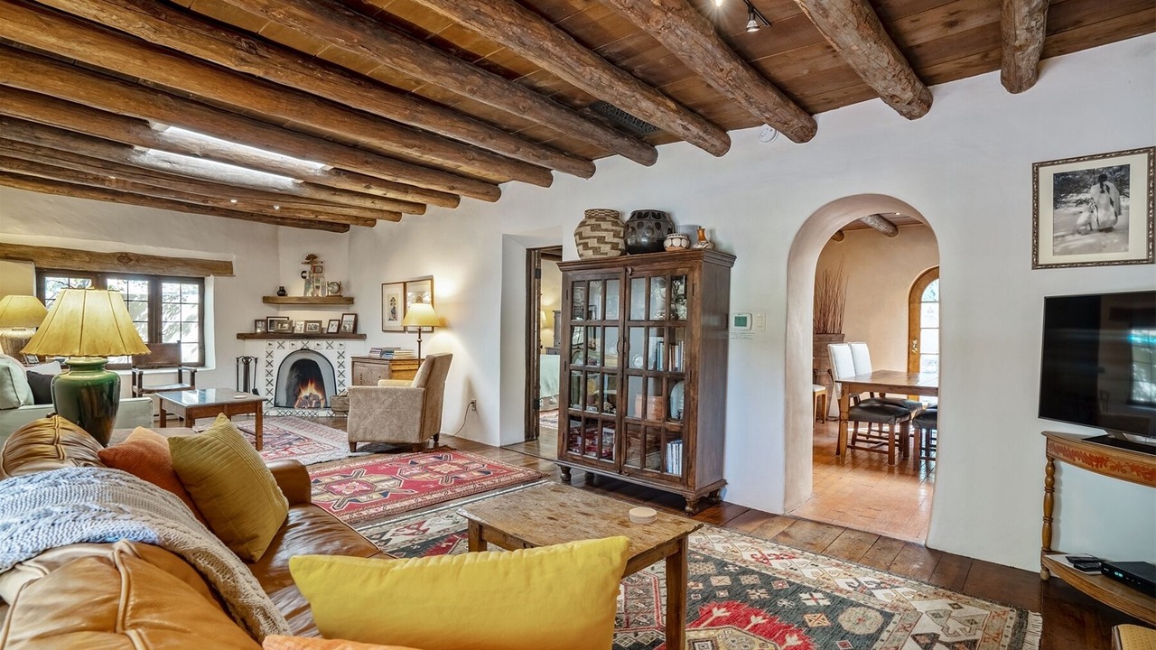 Photo of Livingroom in Historic Eastside
