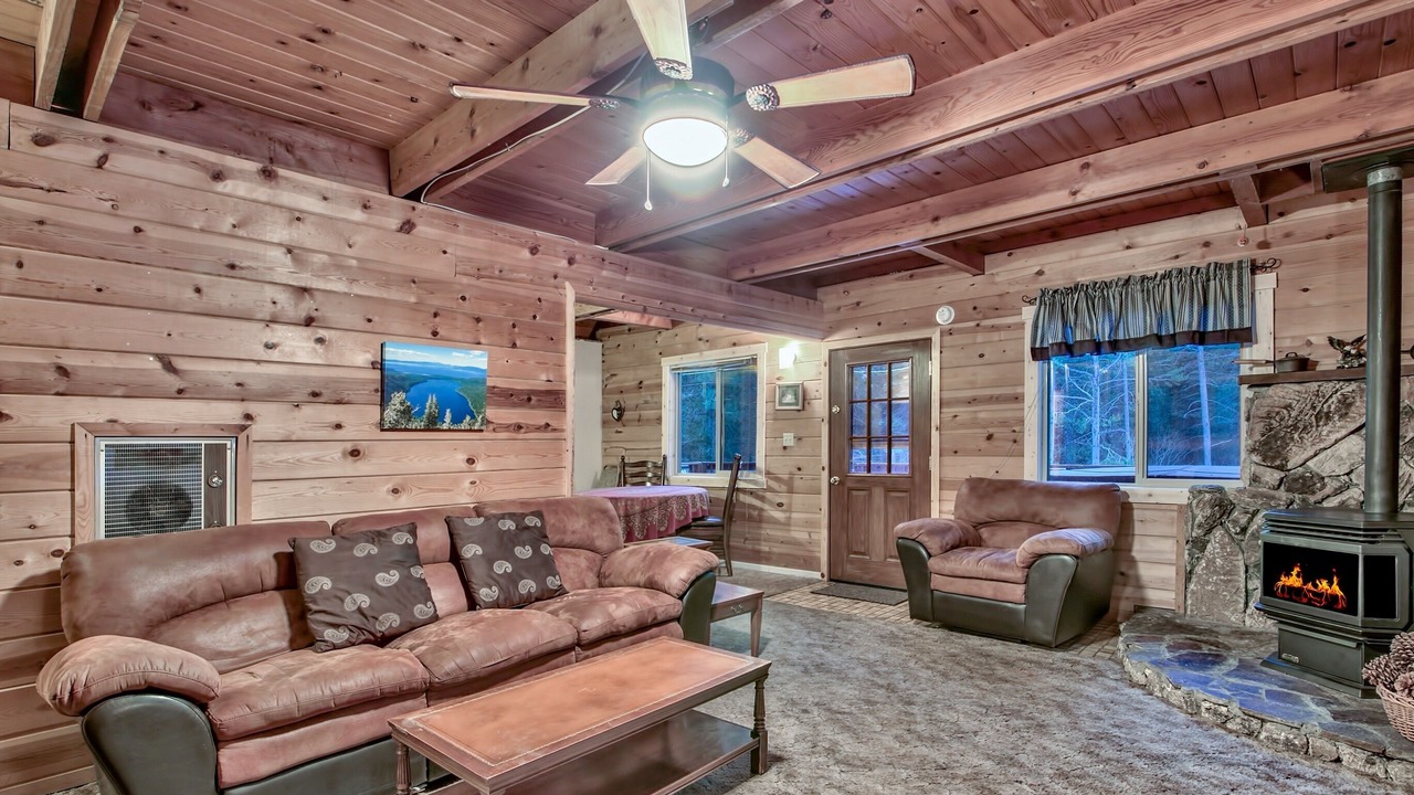 Photo of Livingroom in North Upper Truckee