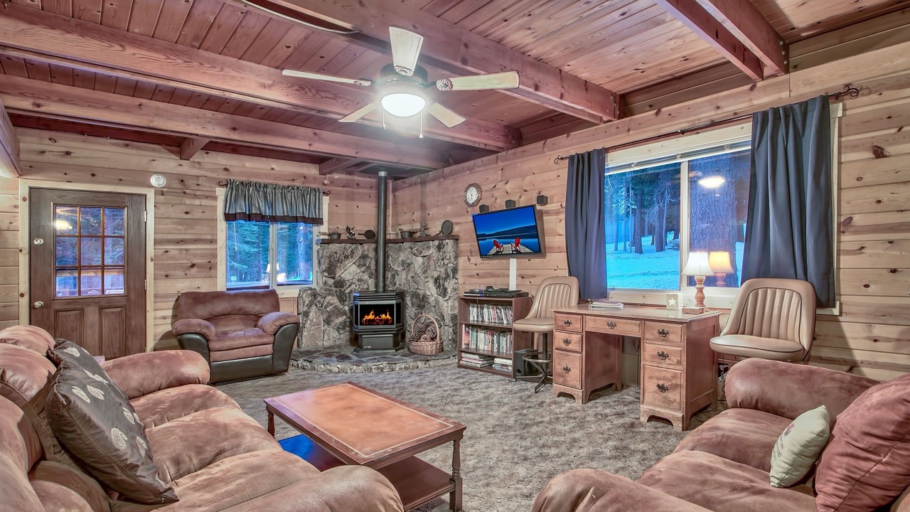 Photo of Livingroom in North Upper Truckee