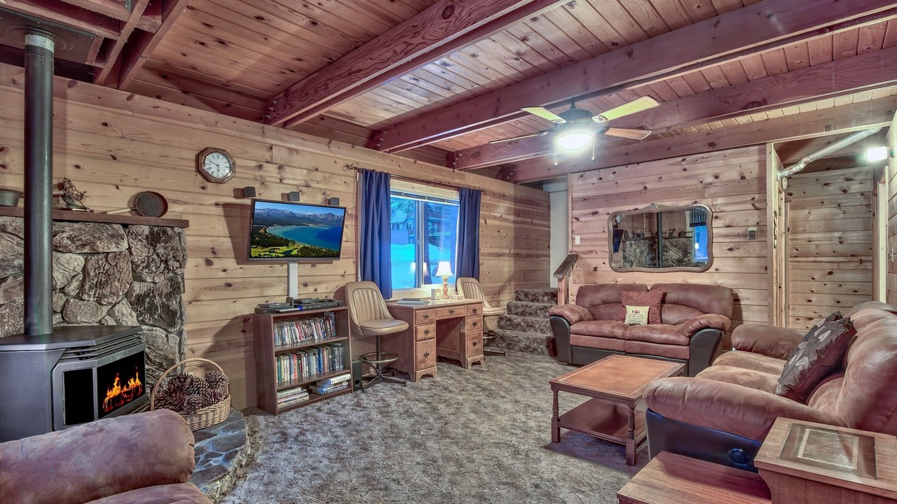 Photo of Livingroom in North Upper Truckee
