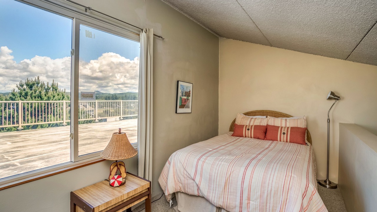 Photo of Bedroom in Gearhart